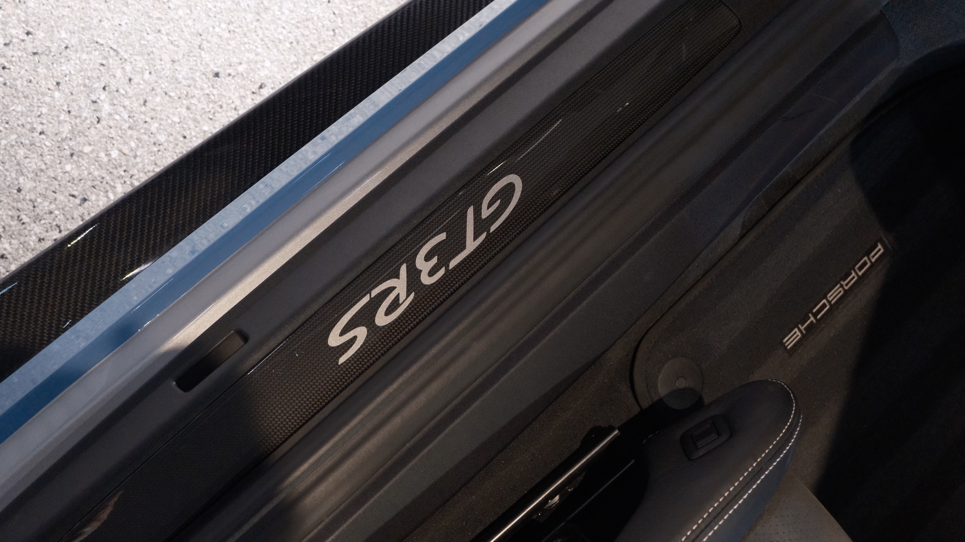 Porsche 911 GT3 RS carbon door sill detail
