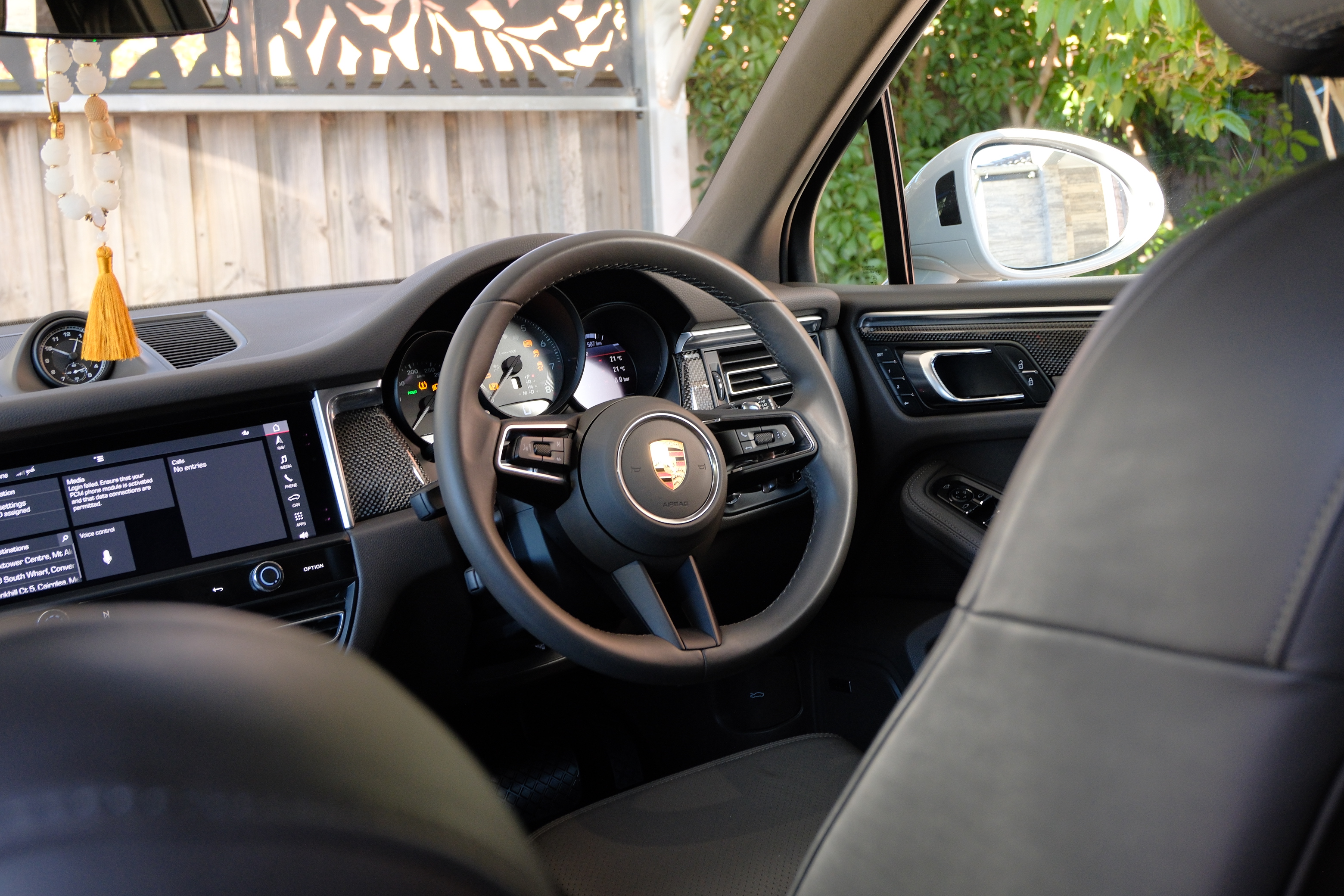 Porsche Macan S black leather interior and steering wheel